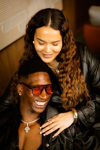 mobile - carousel-hero-element image-1